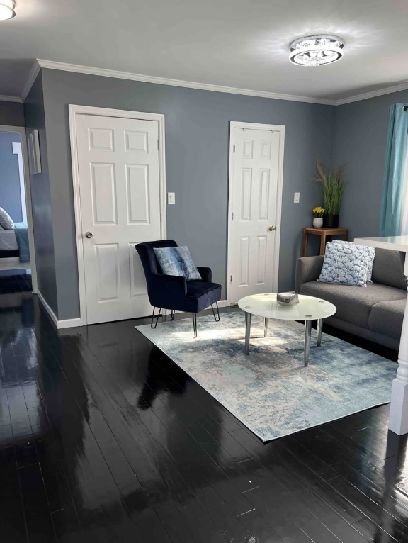 Cozy apartment in quiet Queens neighborhood - Photo 2