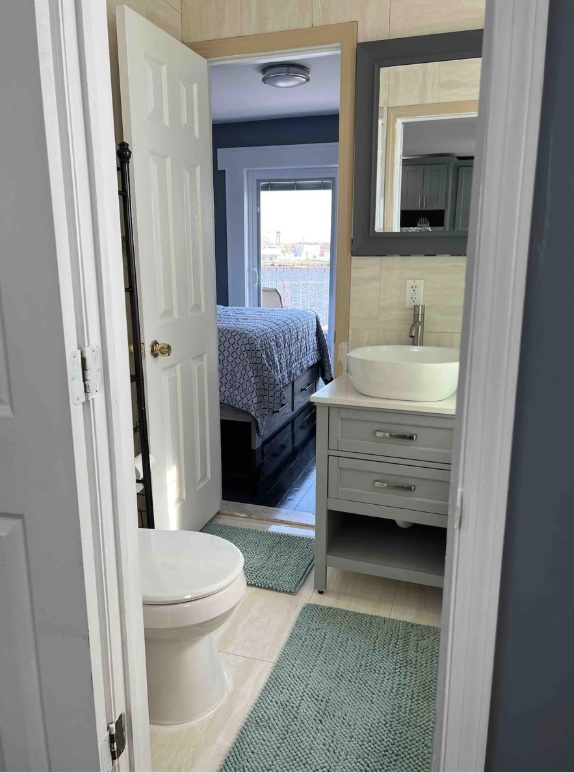 Cozy apartment in quiet Queens neighborhood - Photo 9