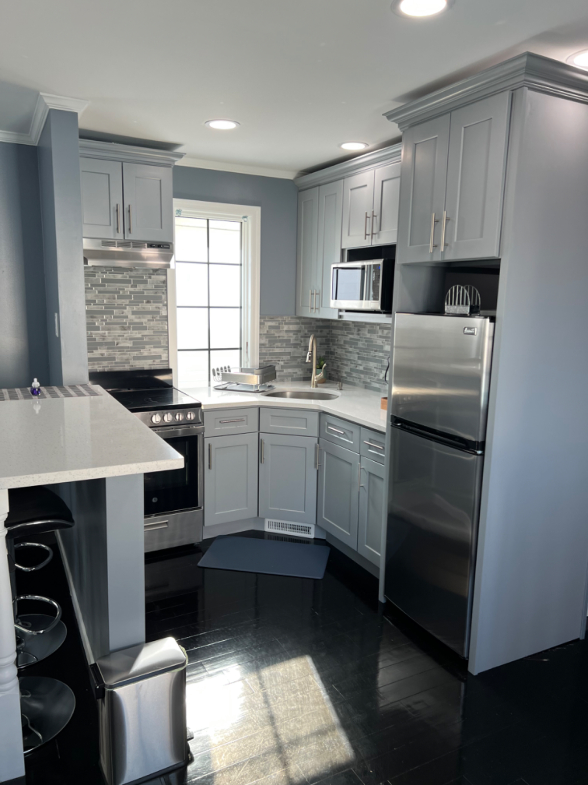Cozy apartment in quiet Queens neighborhood - Photo 3