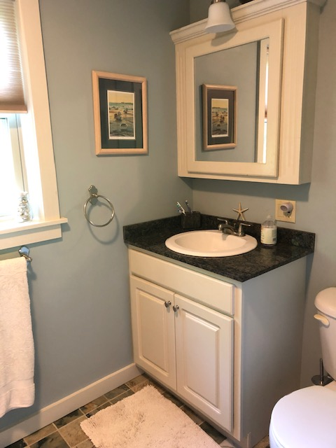 Large room with private bath - Photo 2