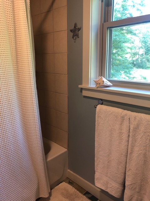 Large room with private bath - Photo 3