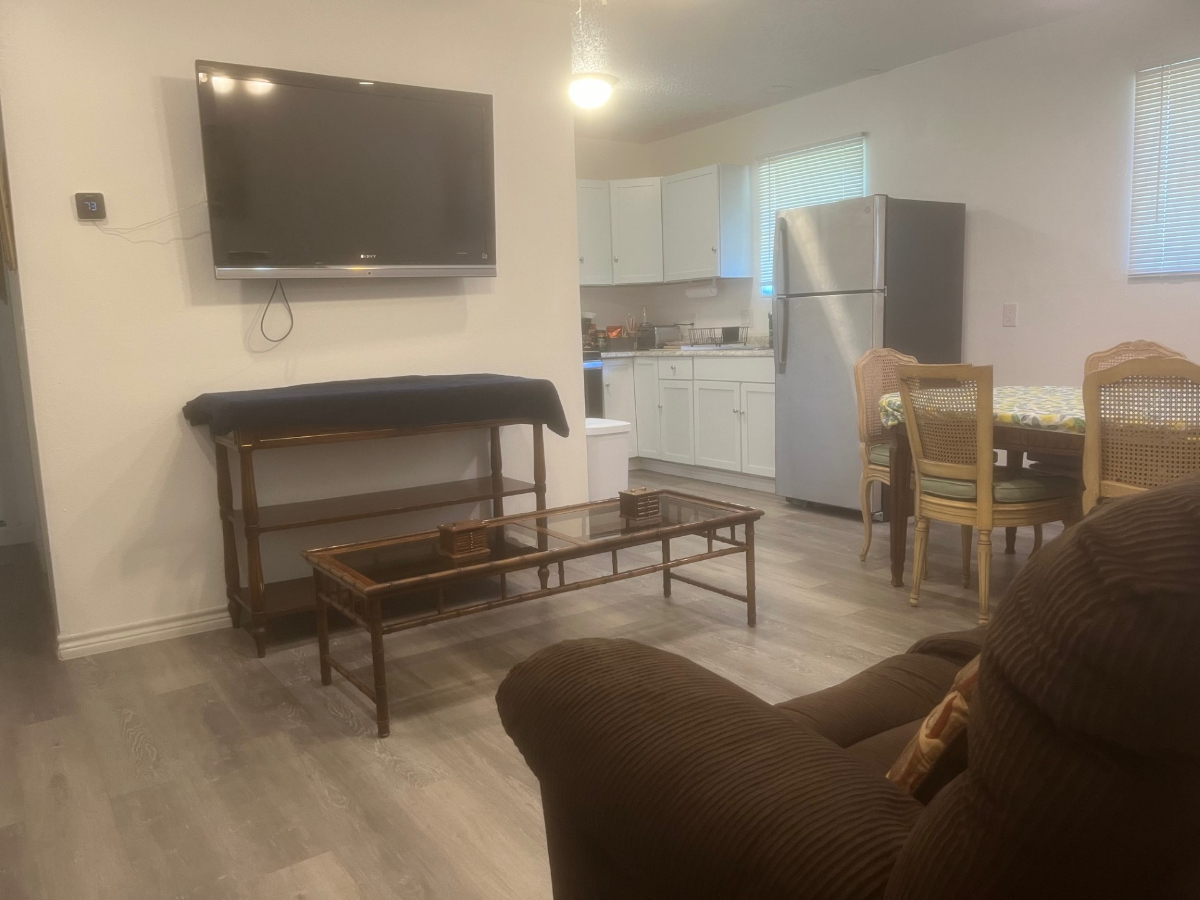 Convenient quiet 2-bed w/new kitchen and bath - Photo 7