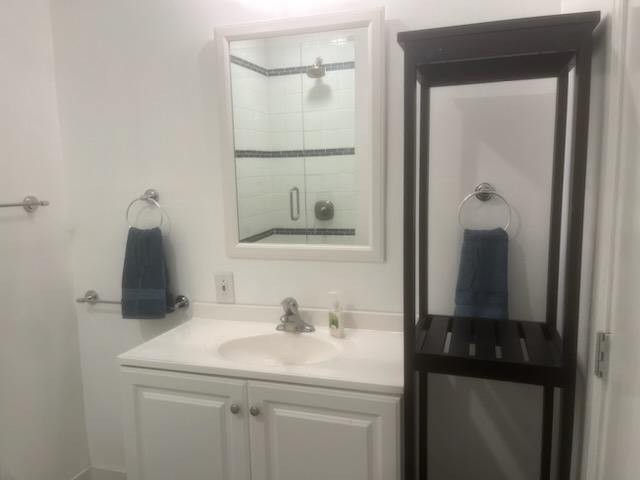 Convenient quiet 2-bed w/new kitchen and bath - Photo 10