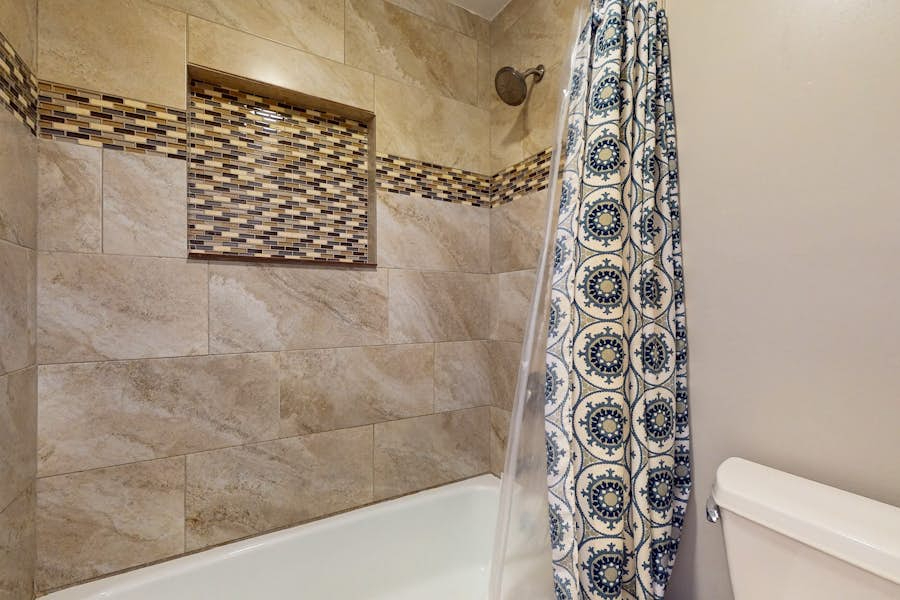 Secluded ski condo near Killington with fast WiFi shared outdoor pool and tennis courts - Photo 9