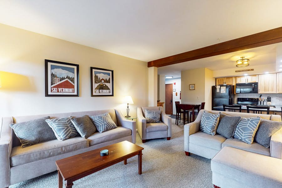 Secluded ski condo near Killington with fast WiFi shared outdoor pool and tennis courts - Photo 2