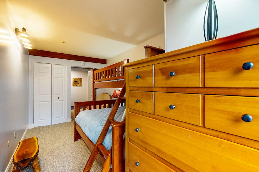 Secluded ski condo near Killington with fast WiFi shared outdoor pool and tennis courts - Photo 7