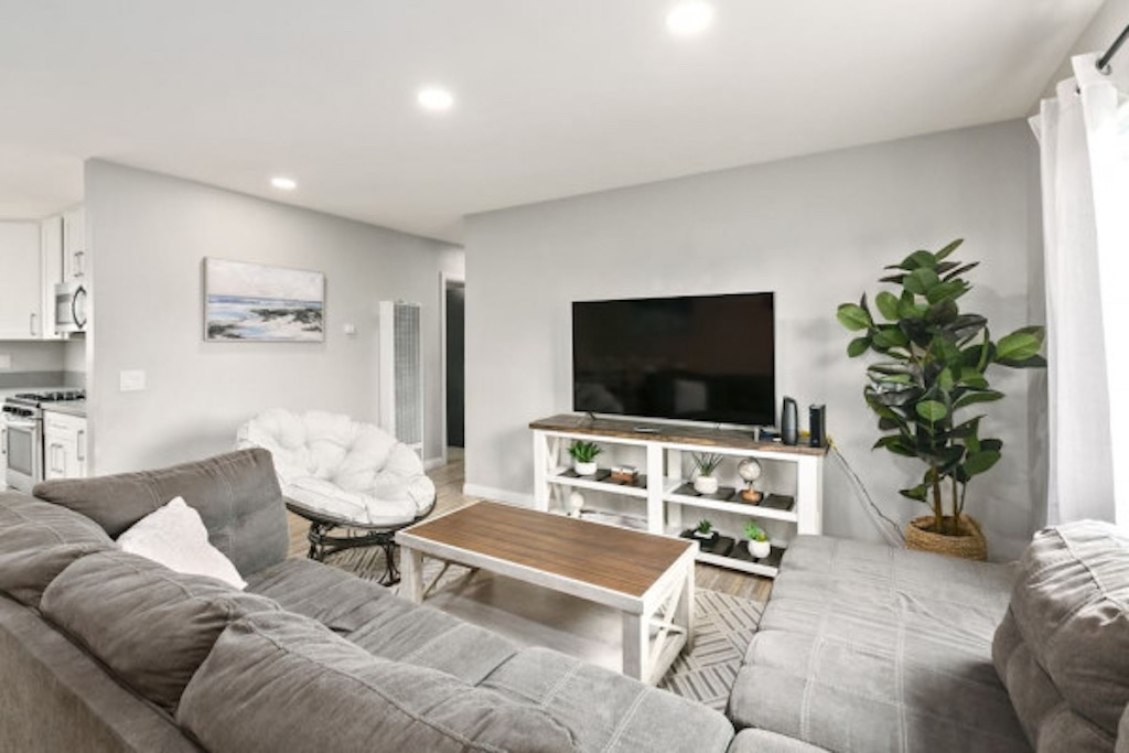 Comfy and Newly Remodeled 3bed/2bath Condo in Center of San Diego - Photo 2