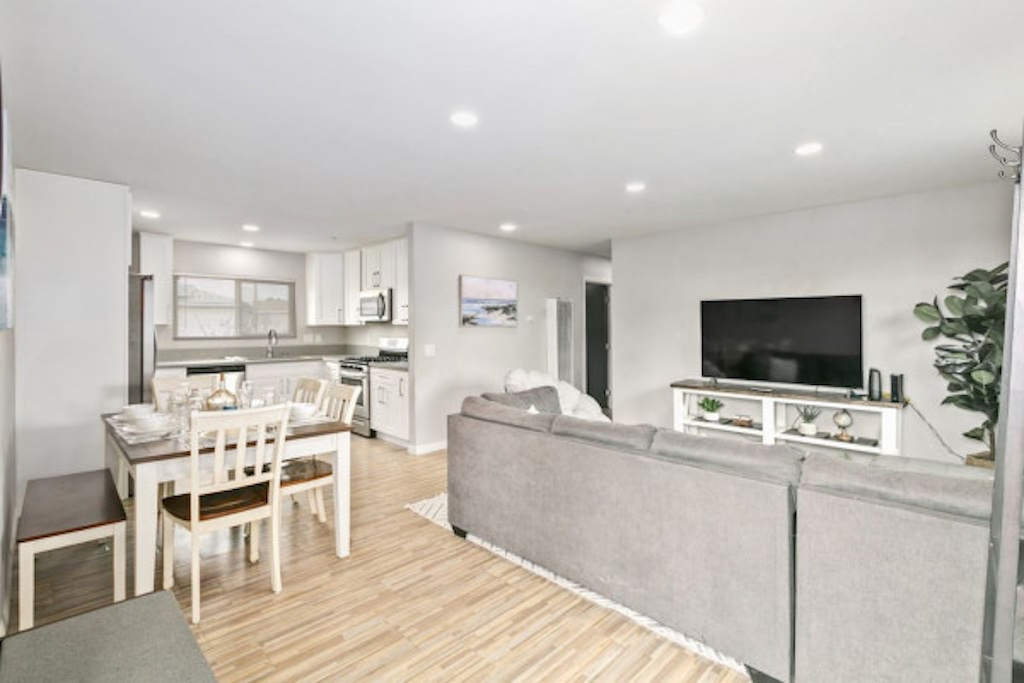 Comfy and Newly Remodeled 3bed/2bath Condo in Center of San Diego - Photo 3