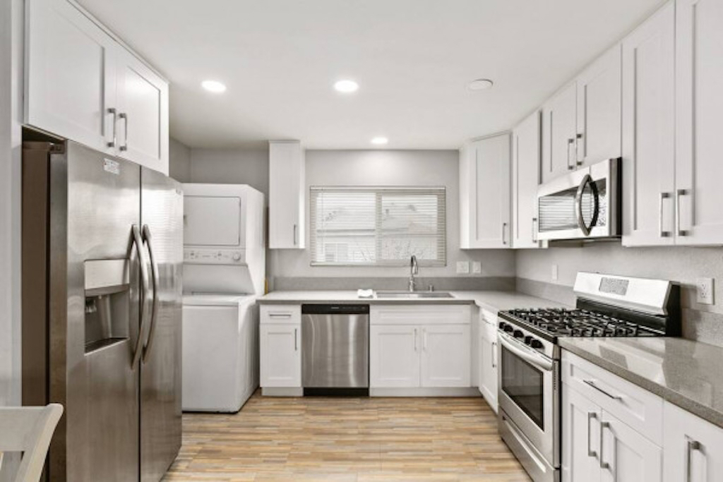 Comfy and Newly Remodeled 3bed/2bath Condo in Center of San Diego - Photo 6