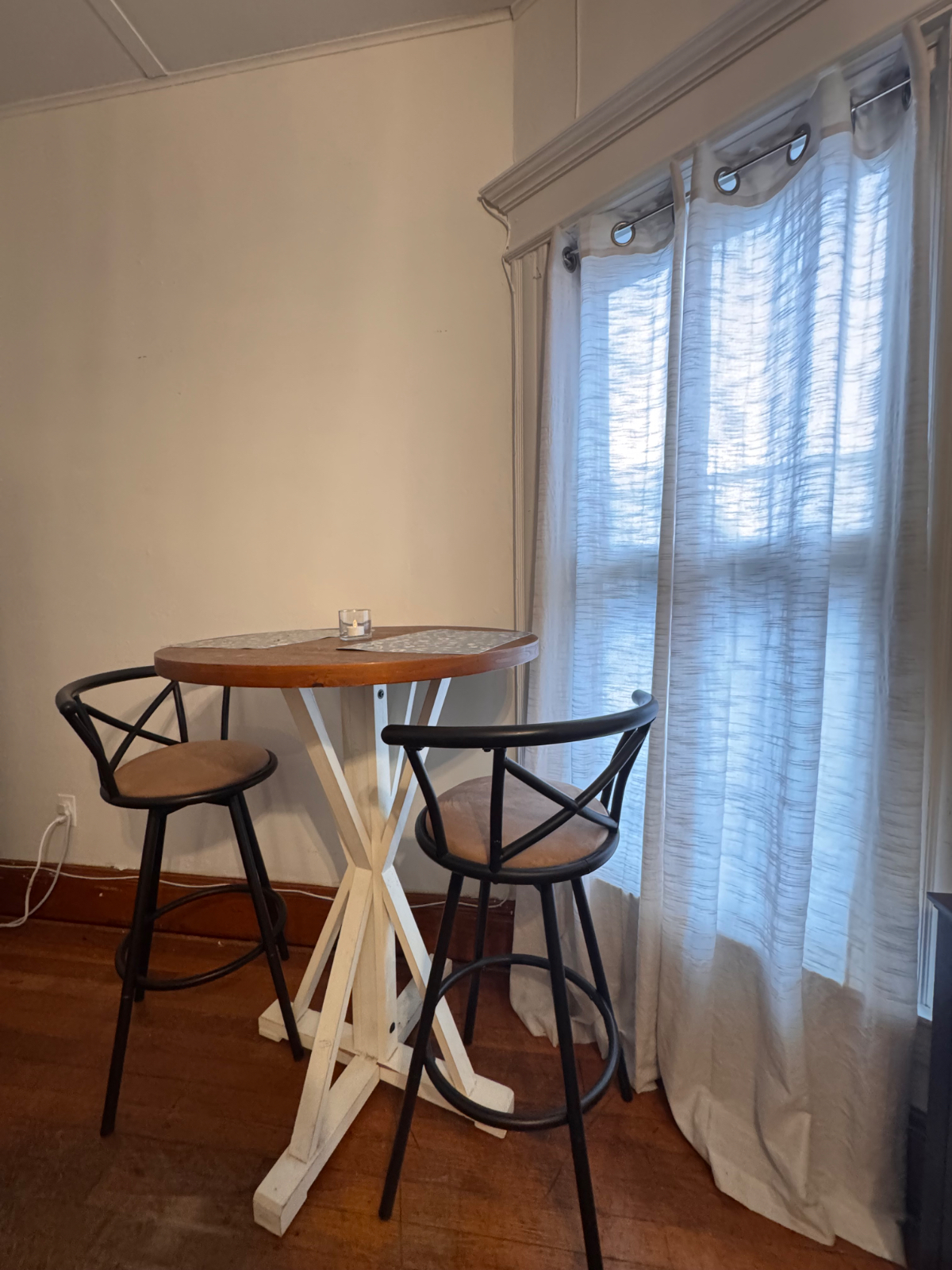 Spacious Studio w/Queen bed in a House - Photo 11