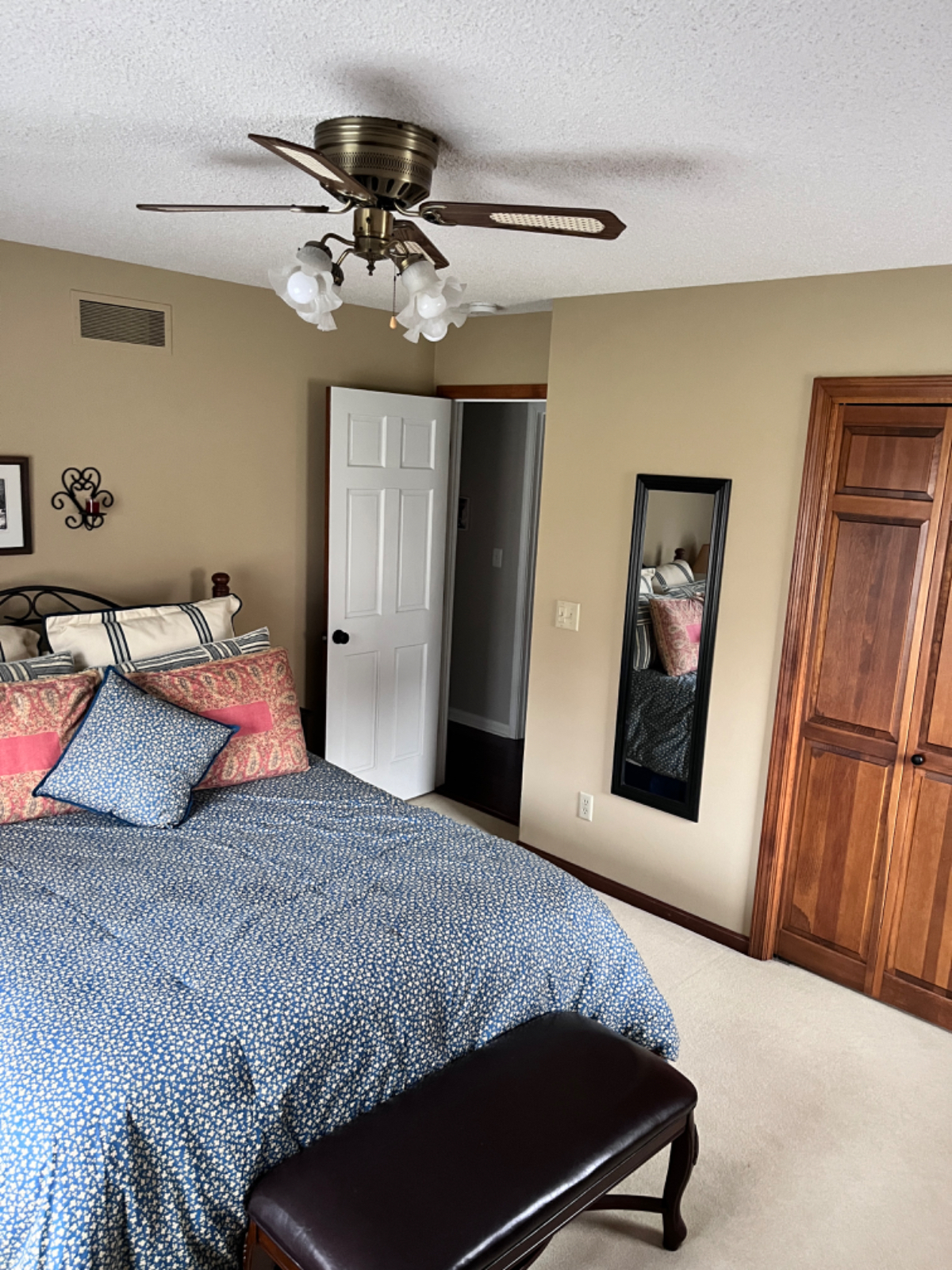Private Bedroom in Quiet Neighborhood near Mosaic Life Care and Missouri Western University