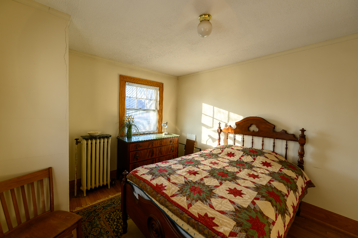 Beach house on private street 5 minutes to downtown and University Circle - Photo 9
