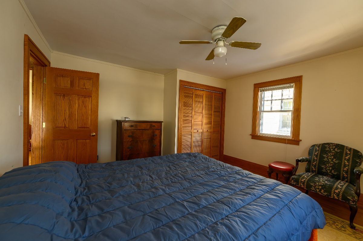 Beach house on private street 5 minutes to downtown and University Circle - Photo 8