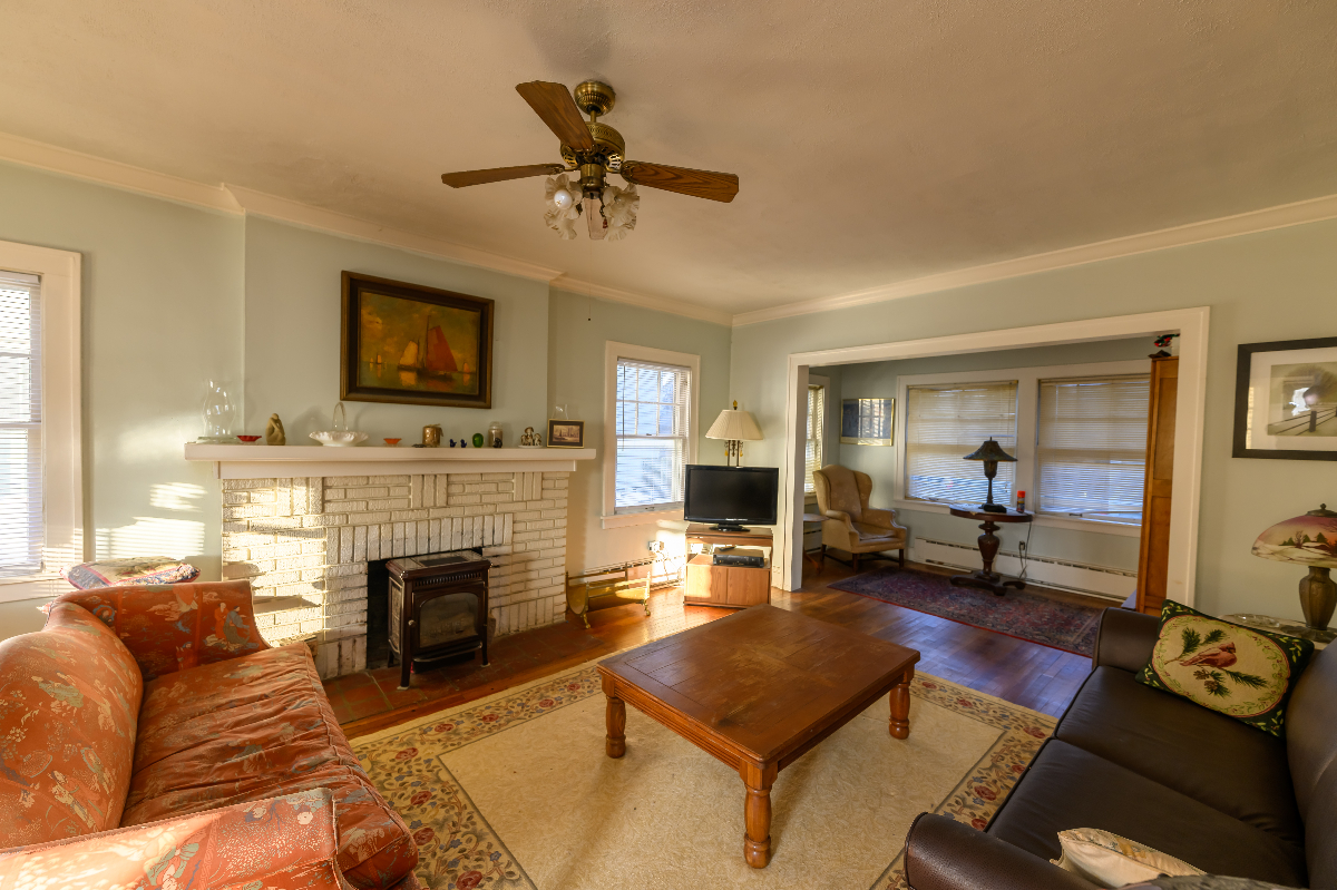Beach house on private street 5 minutes to downtown and University Circle - Photo 3