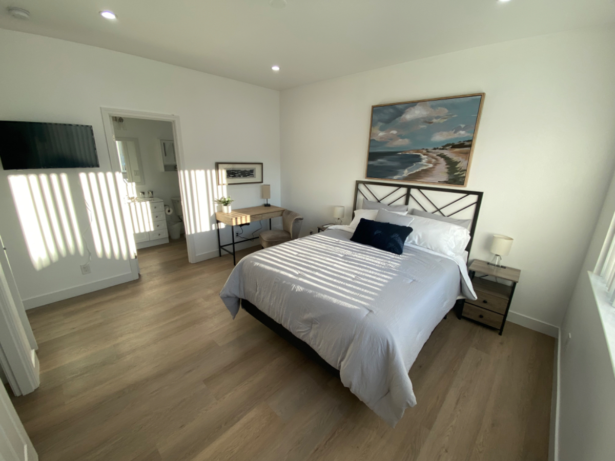 Bedroom/Private Bath 3