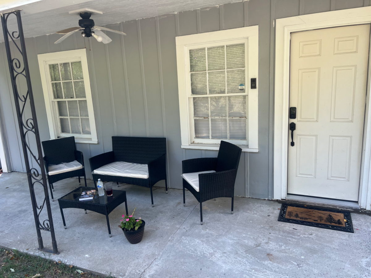 Serenity Villa by CAMC with Washer/ Dryer/Utilities included - Photo 8