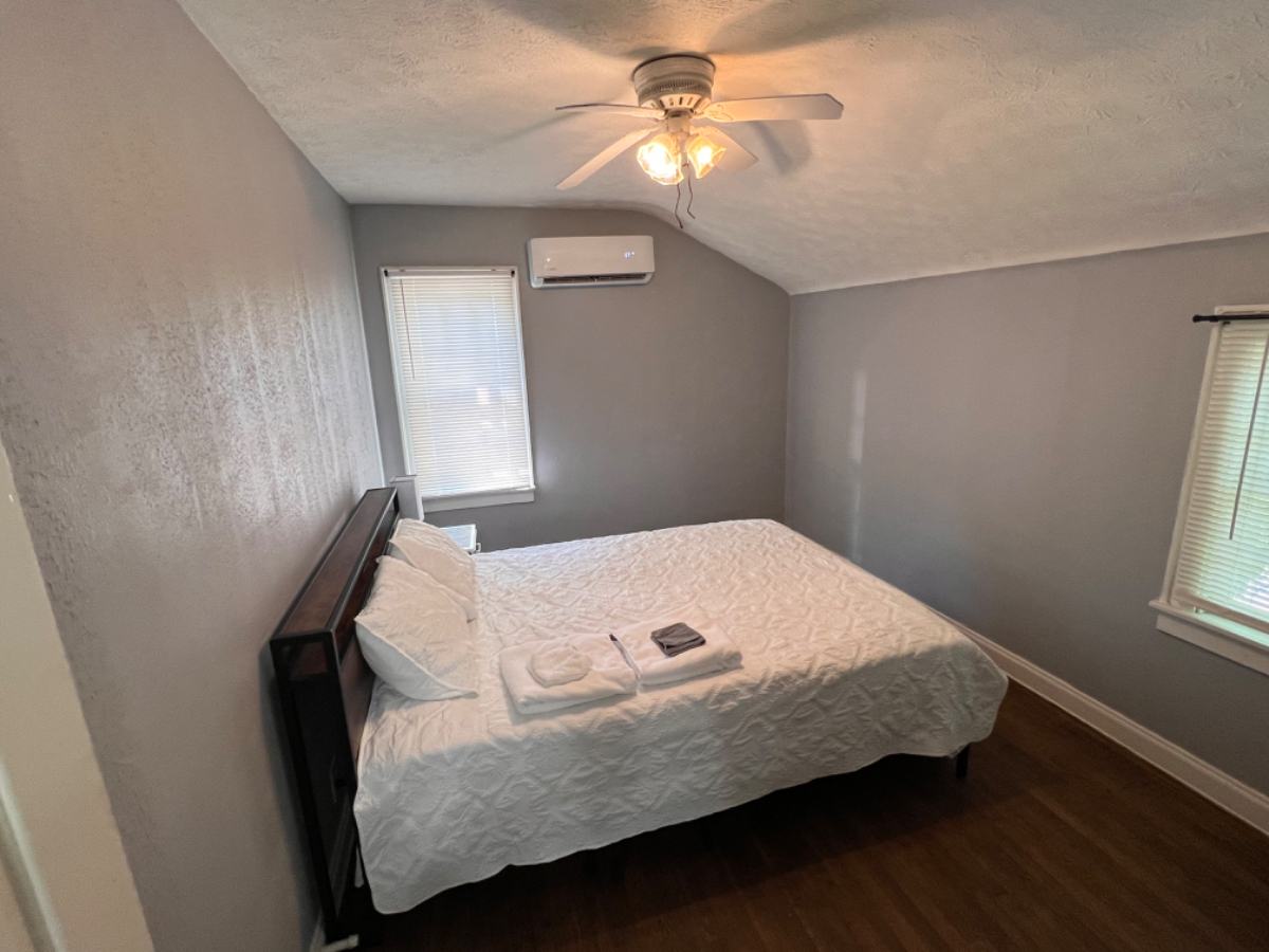 Serenity Villa by CAMC with Washer/ Dryer/Utilities included - Photo 3