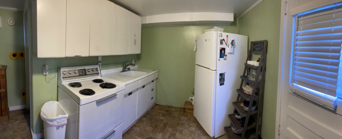 Comfortable Spacious 2 Bedroom Basement Apartment - Photo 3
