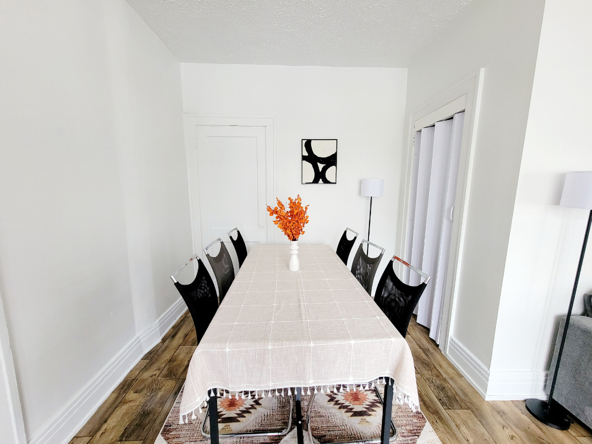 Close to Hospitals - 1  Bedroom - Open and Bright - Photo 2
