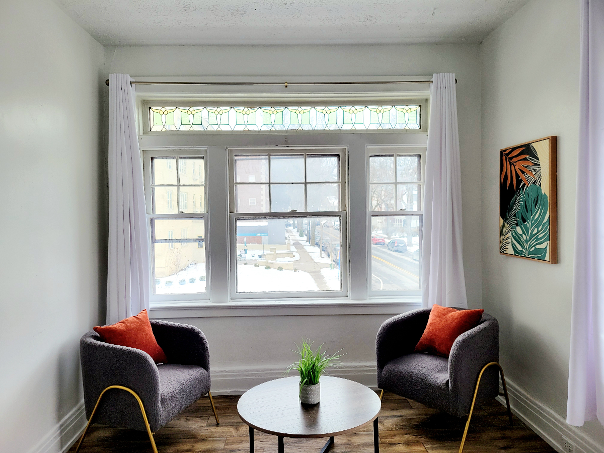 Close to Hospitals - 1  Bedroom - Open and Bright - Photo 6