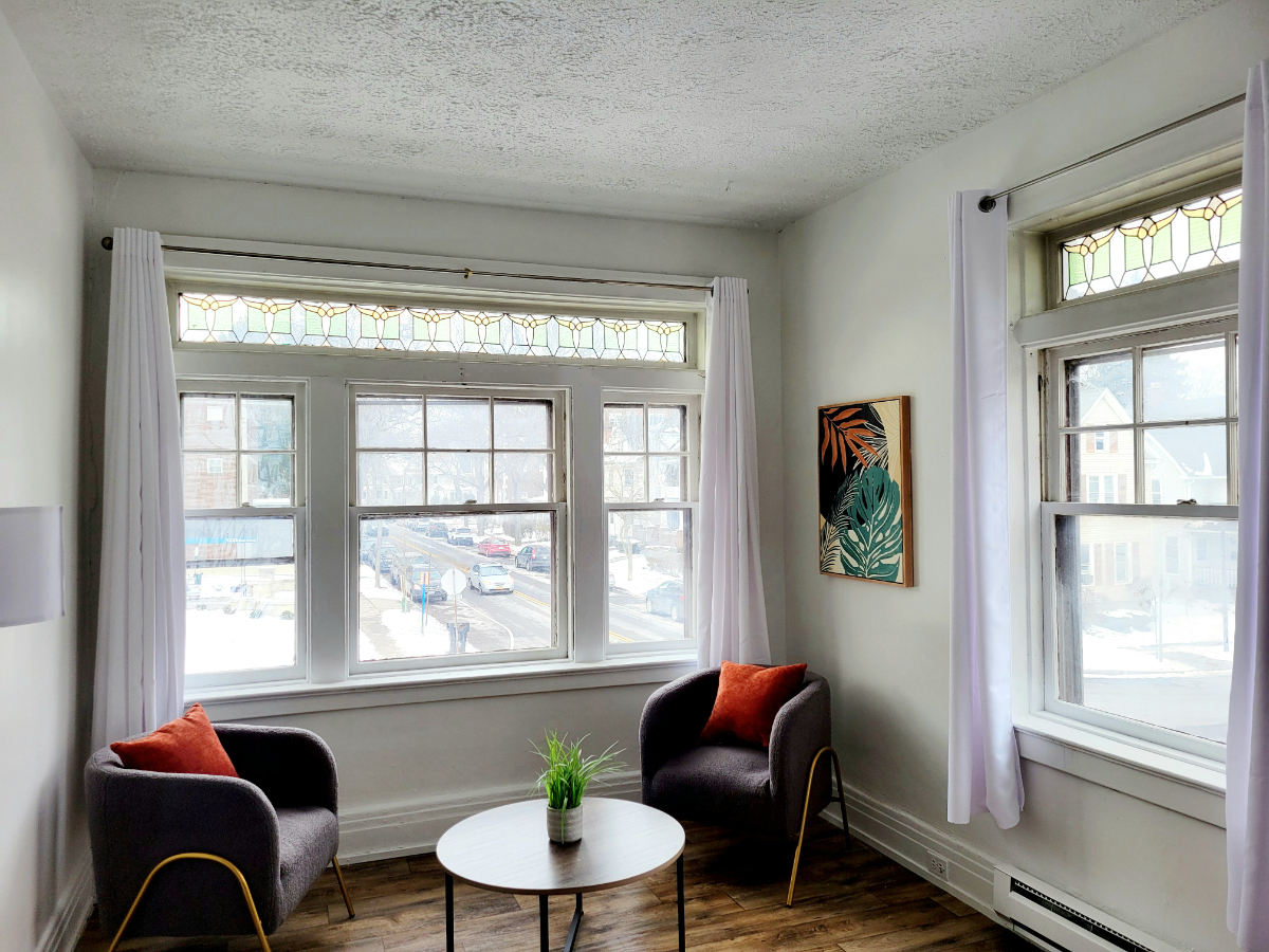 Close to Hospitals - 1  Bedroom - Open and Bright - Photo 3