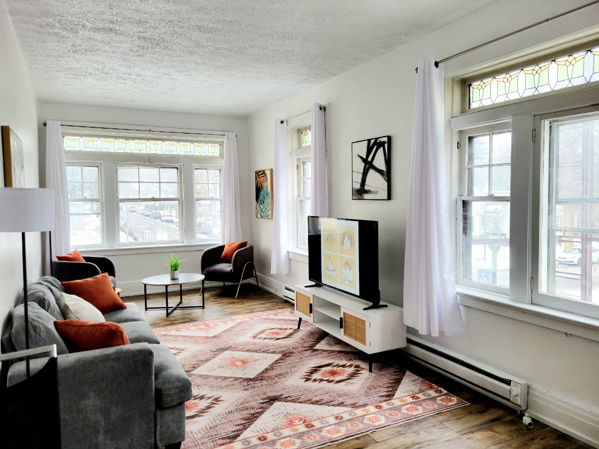 Close to Hospitals - 1  Bedroom - Open and Bright - Photo 5