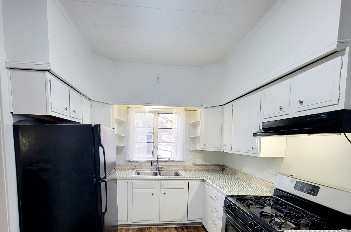Close to Hospitals - 1  Bedroom - Open and Bright - Photo 11