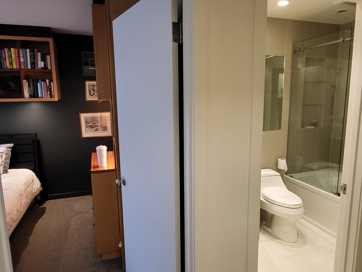 A beautiful room available in 3 beds 2 and 1/2 bath towhhome - Photo 9