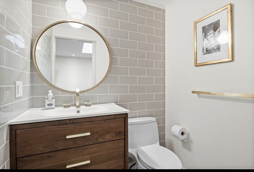 A beautiful room available in 3 beds 2 and 1/2 bath towhhome - Photo 11