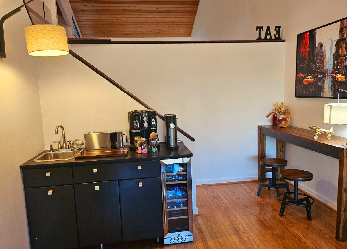 A beautiful room available in 3 beds 2 and 1/2 bath towhhome - Photo 4
