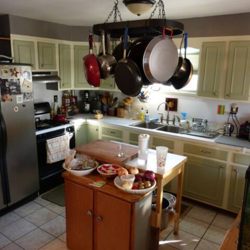 Spacious Rooms in Cozy Home - Photo 4