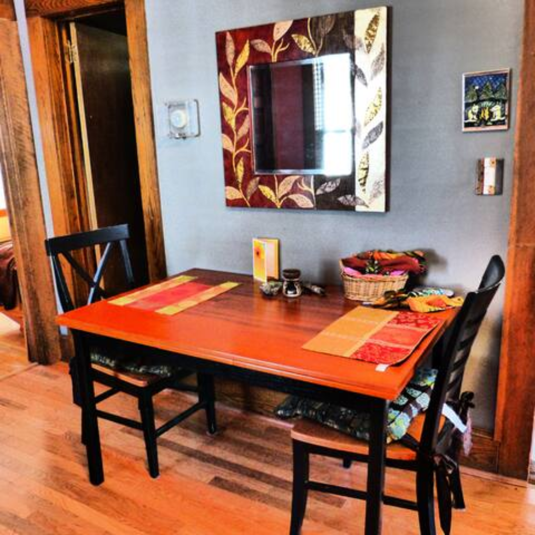 Spacious Rooms in Cozy Home - Photo 3