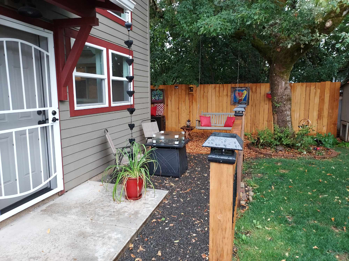 Guest House (ADU) in Residential Setting (1,300/mo.) Vancouver WA - Photo 2