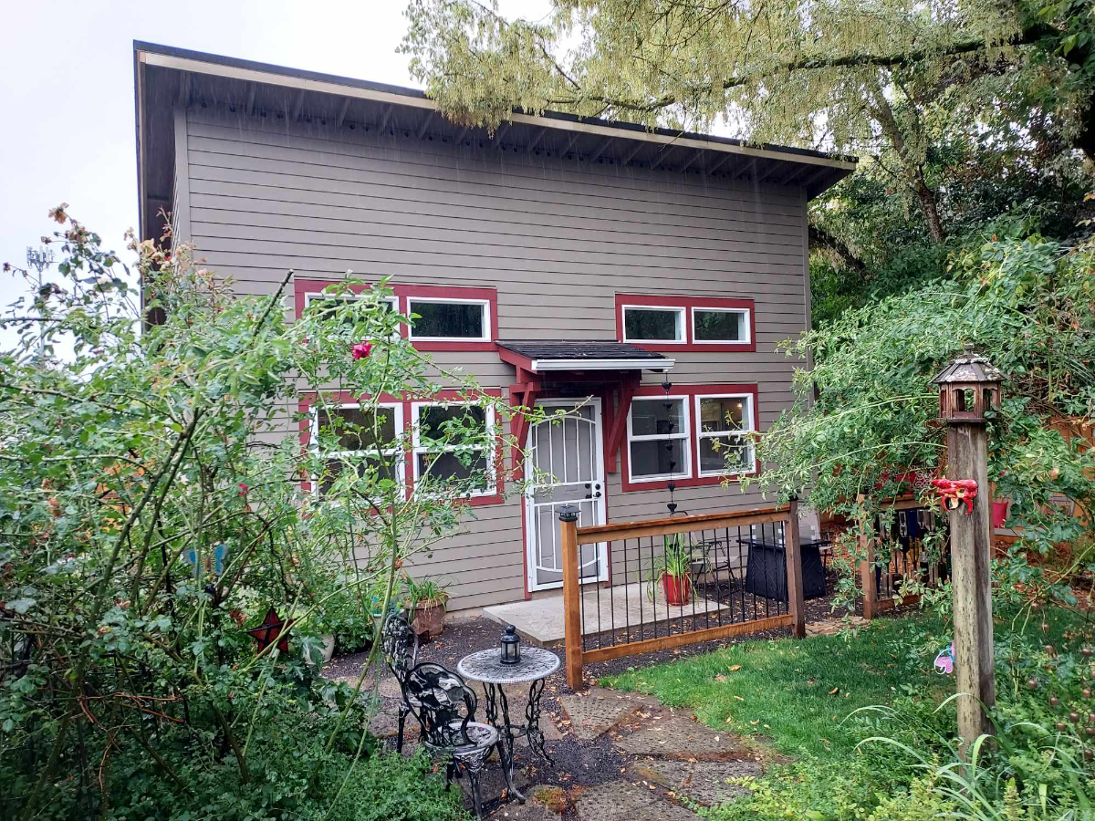 Guest House (ADU) in Residential Setting (1,300/mo.) Vancouver WA