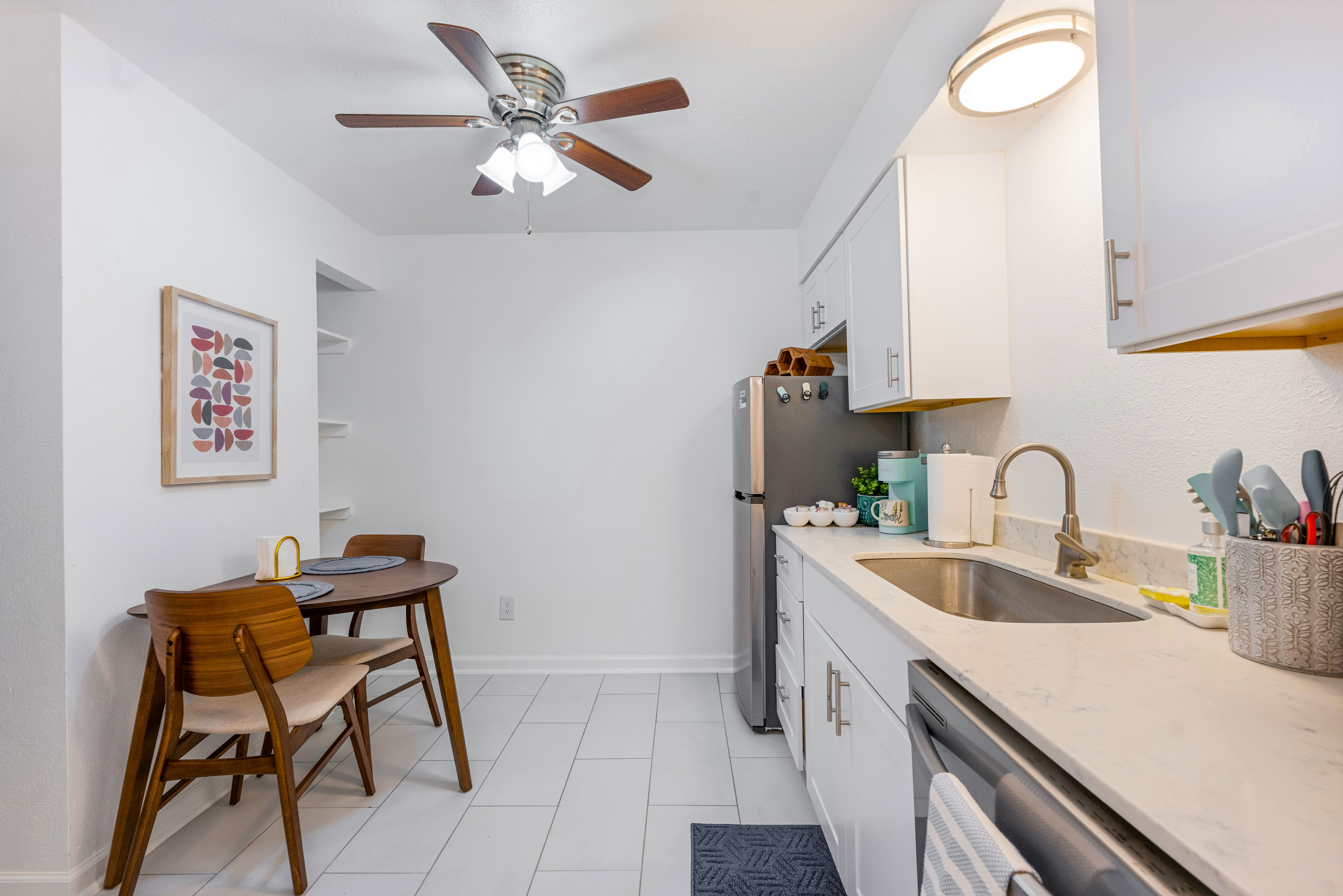 Bright and Charming 1 bedroom -Private Garage Parking! - Photo 7