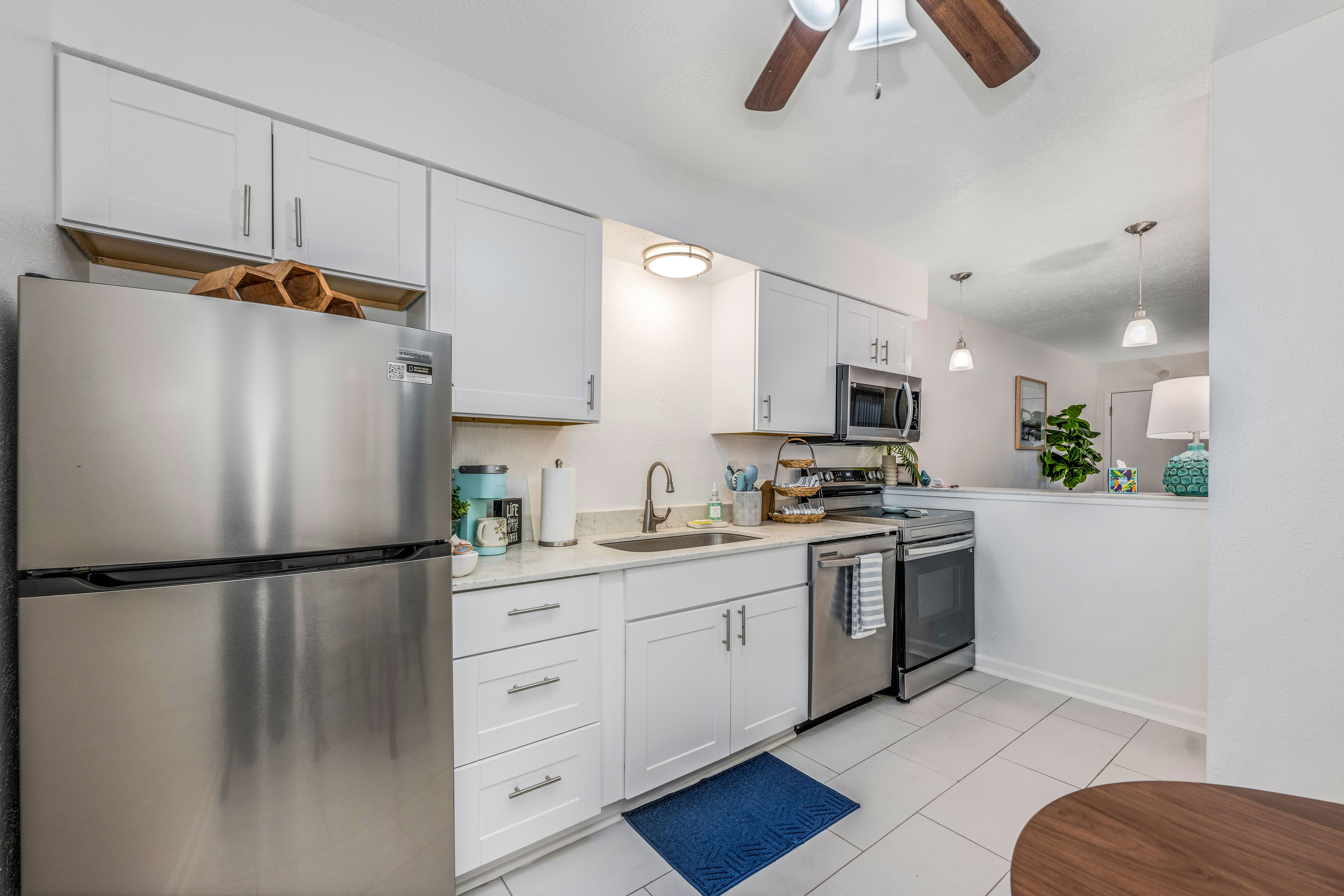 Bright and Charming 1 bedroom -Private Garage Parking! - Photo 6