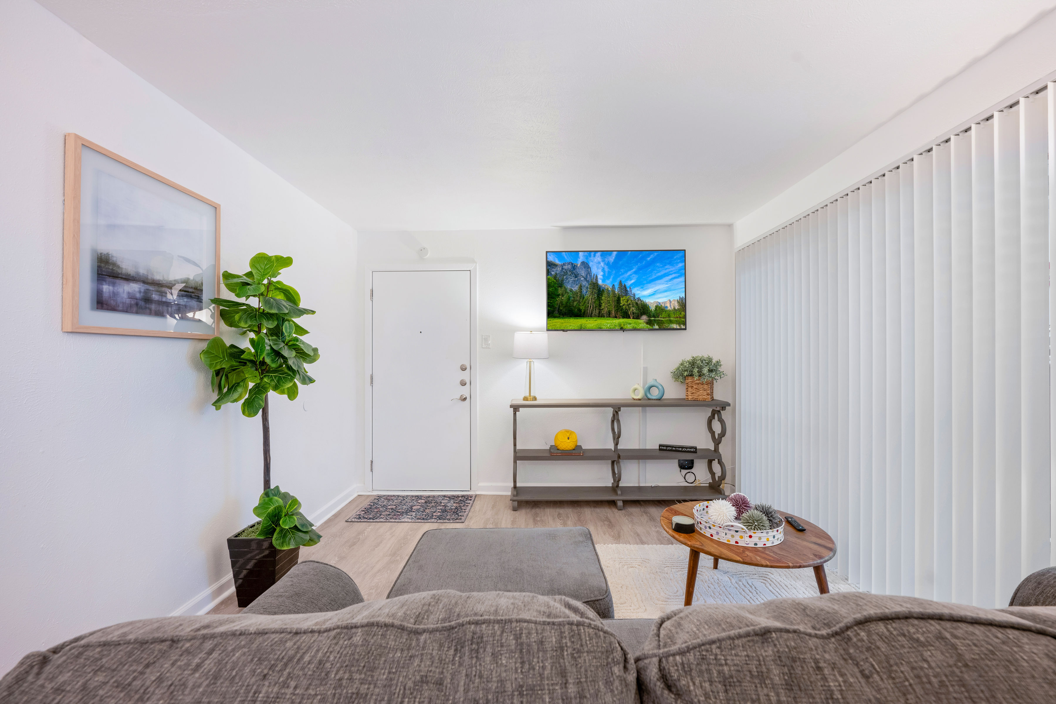 Bright and Charming 1 bedroom -Private Garage Parking! - Photo 11