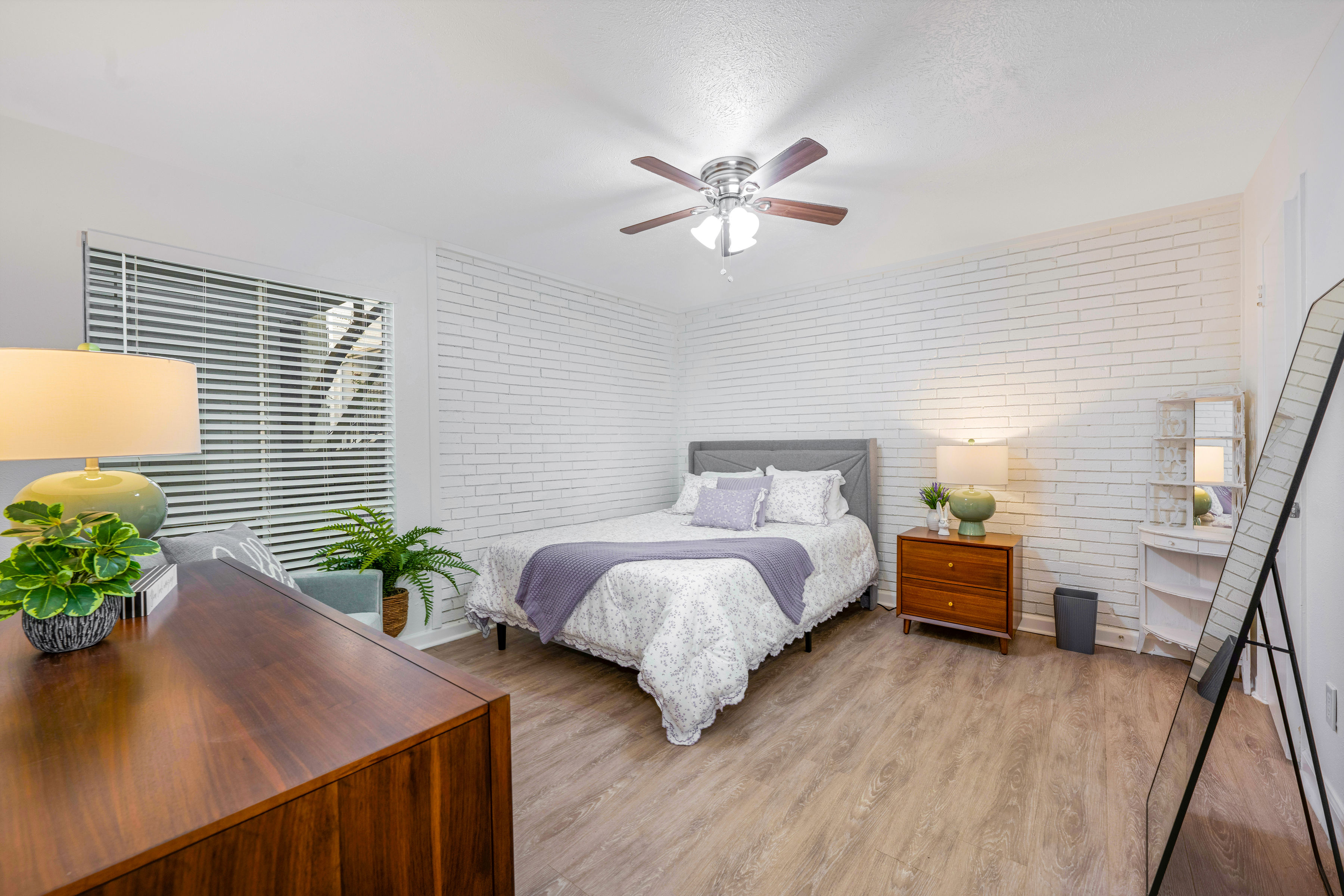 Bright and Charming 1 bedroom -Private Garage Parking! - Photo 8