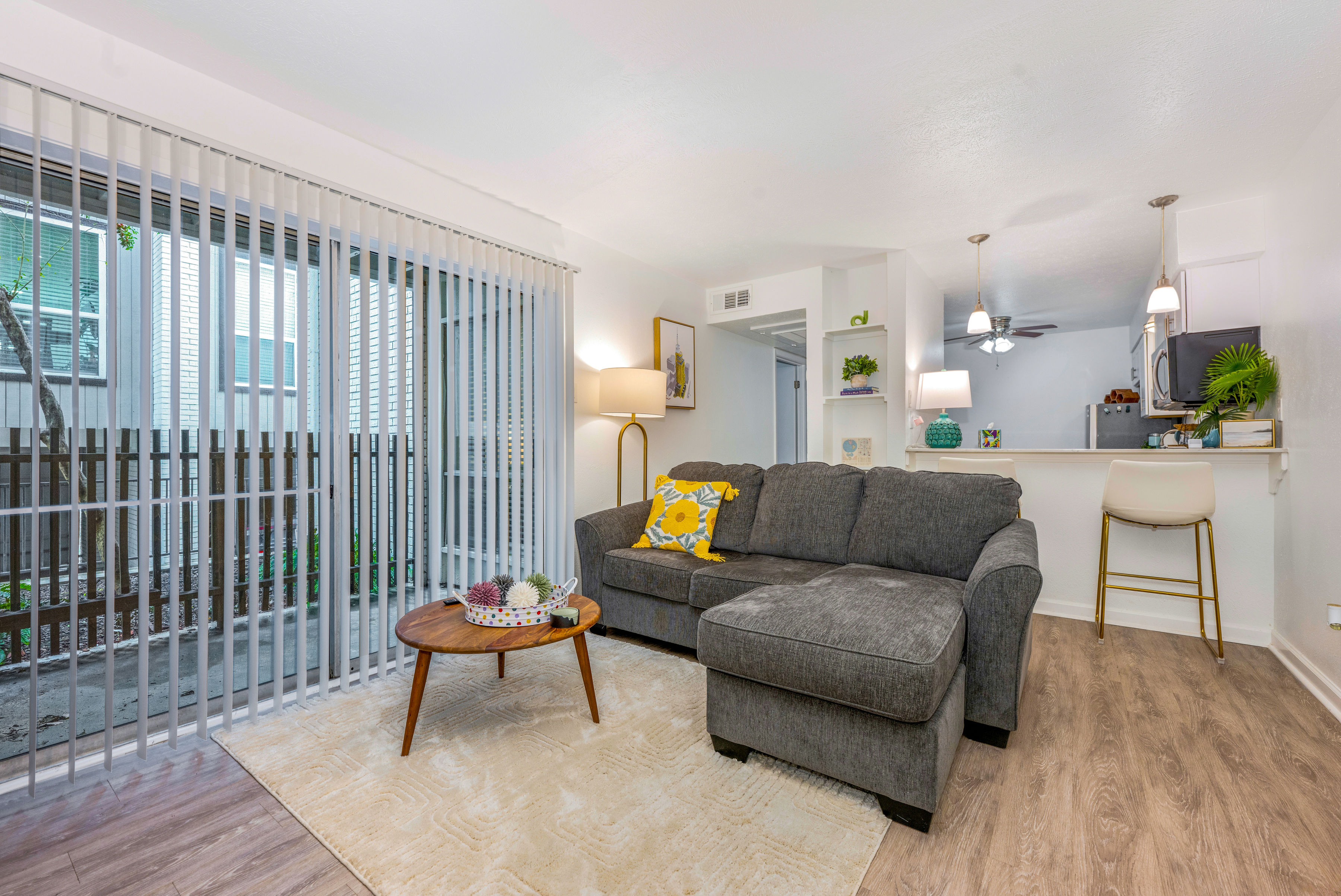 Bright and Charming 1 bedroom -Private Garage Parking! - Photo 3