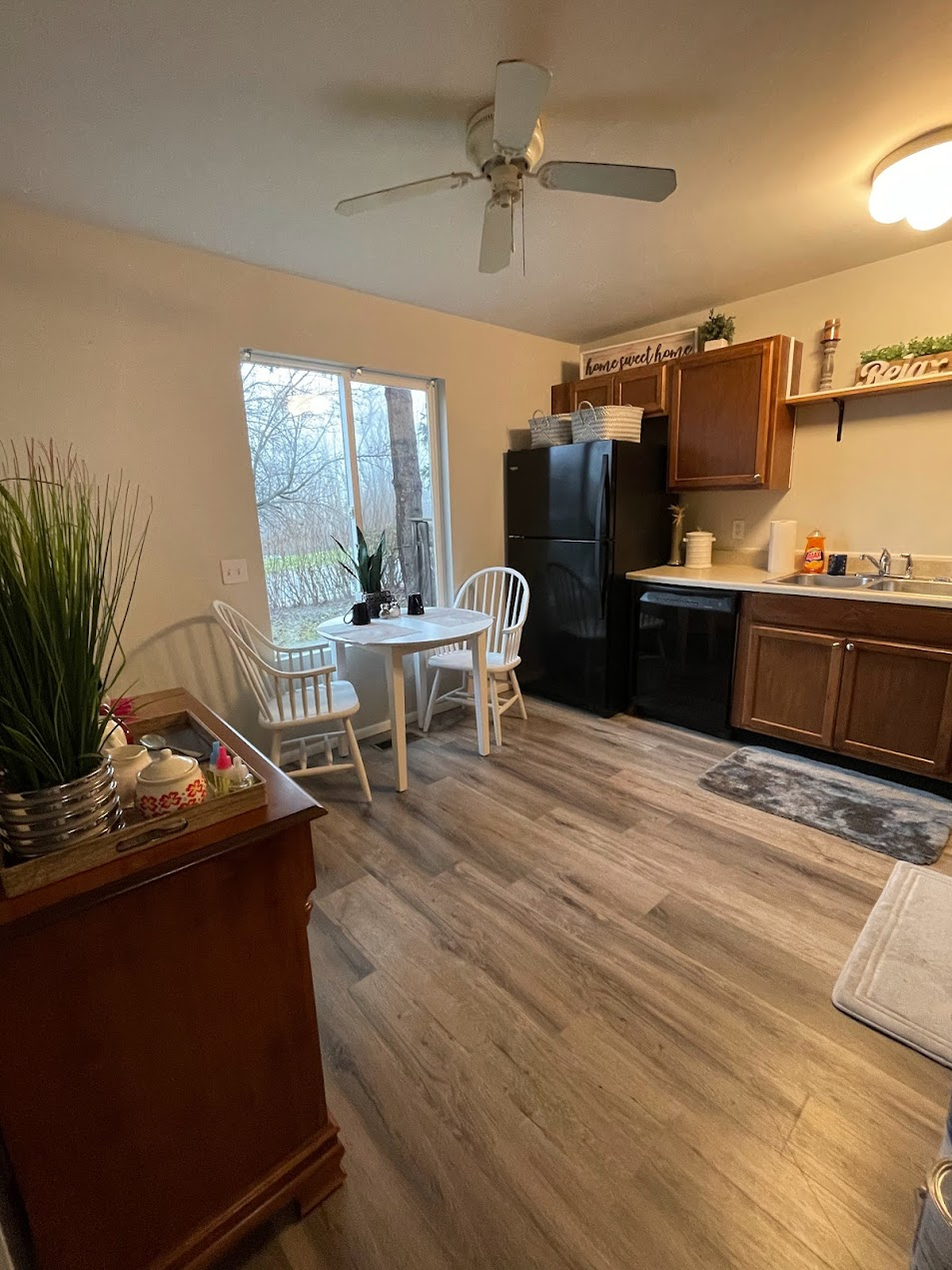 Perfect for Extended Stay -  Near golf course, walking trails, shopping, hospitals, colleges & more - Photo 6