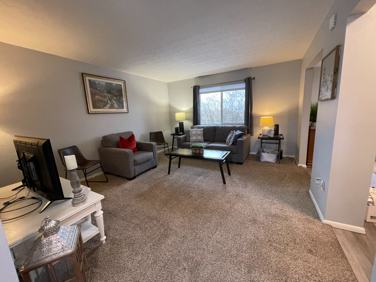 Perfect for Extended Stay -  Near golf course, walking trails, shopping, hospitals, colleges & more - Photo 4