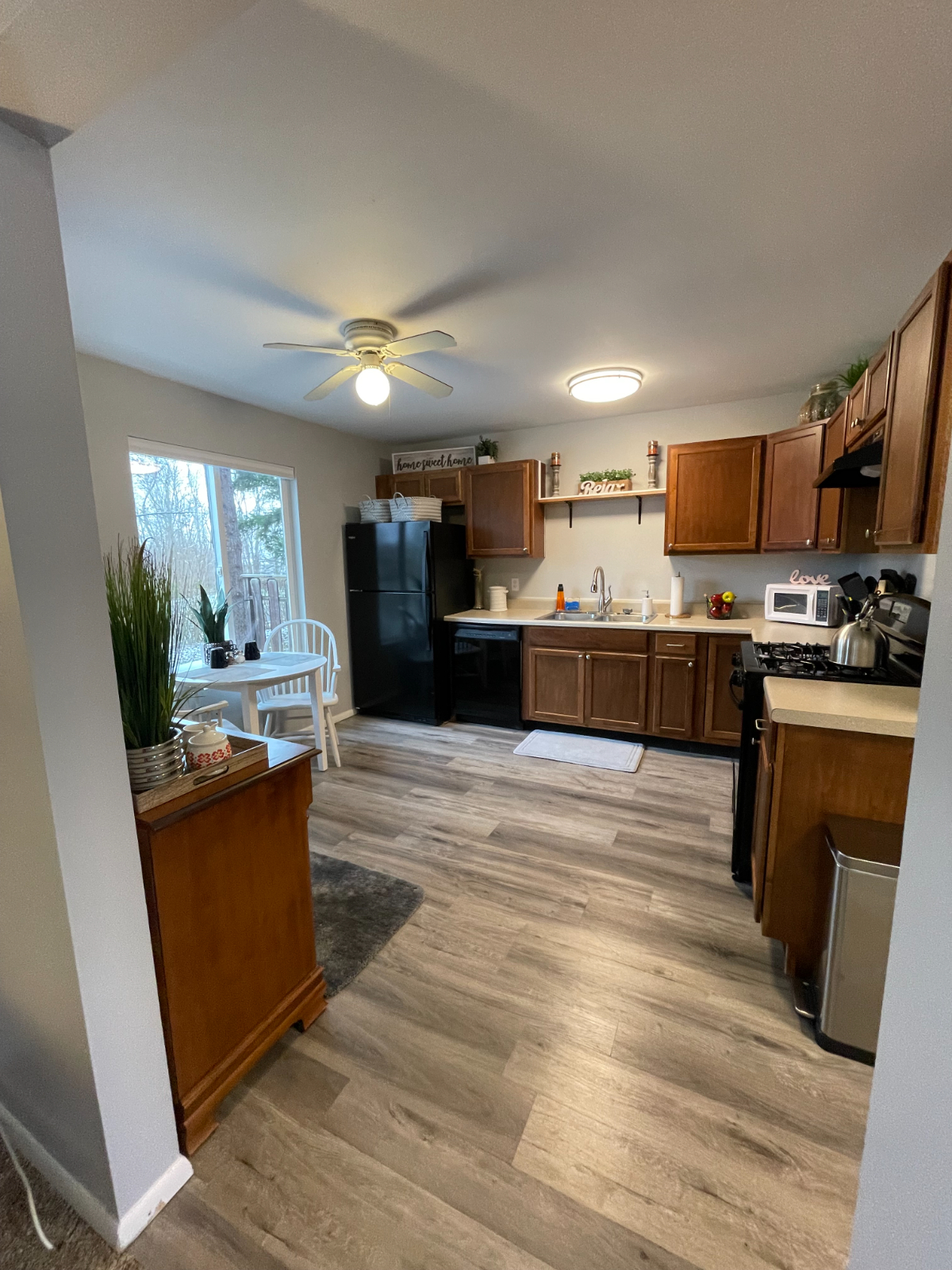 Perfect for Extended Stay -  Near golf course, walking trails, shopping, hospitals, colleges & more - Photo 8