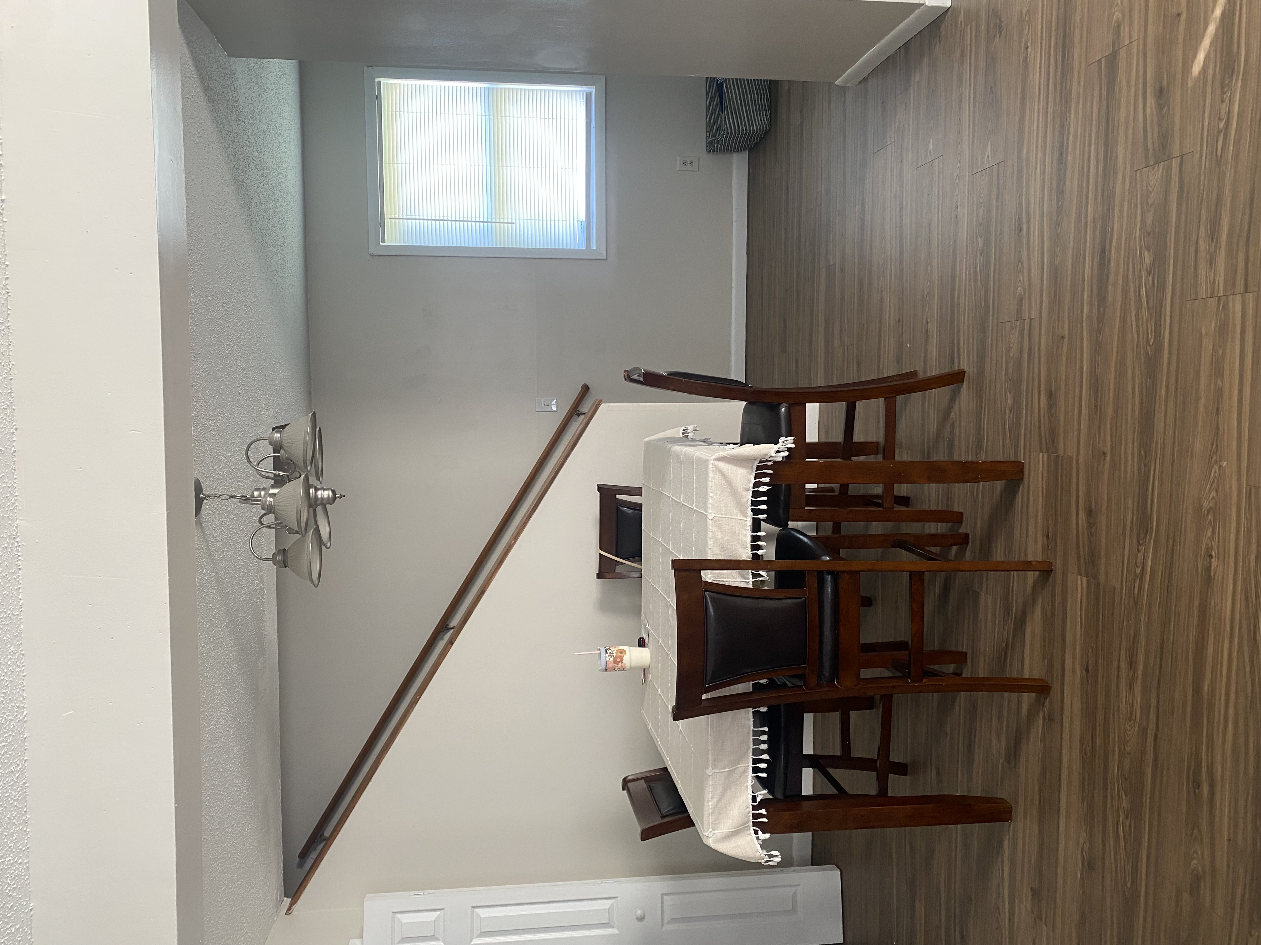 2 Story 3 Bedroom House Full Kitchen 2 bath and laundry - Photo 2
