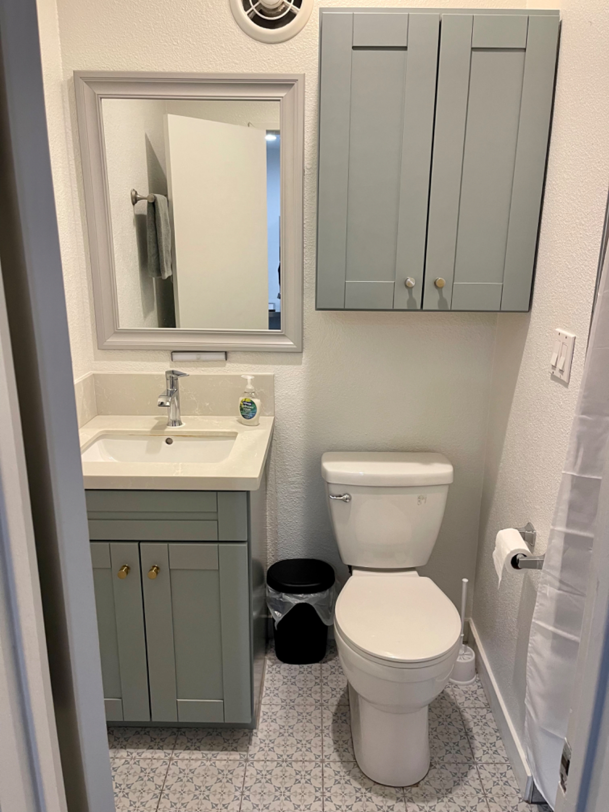 Newly remodeled 1 bed/1bath 2 blocks to Law st beach - Photo 6