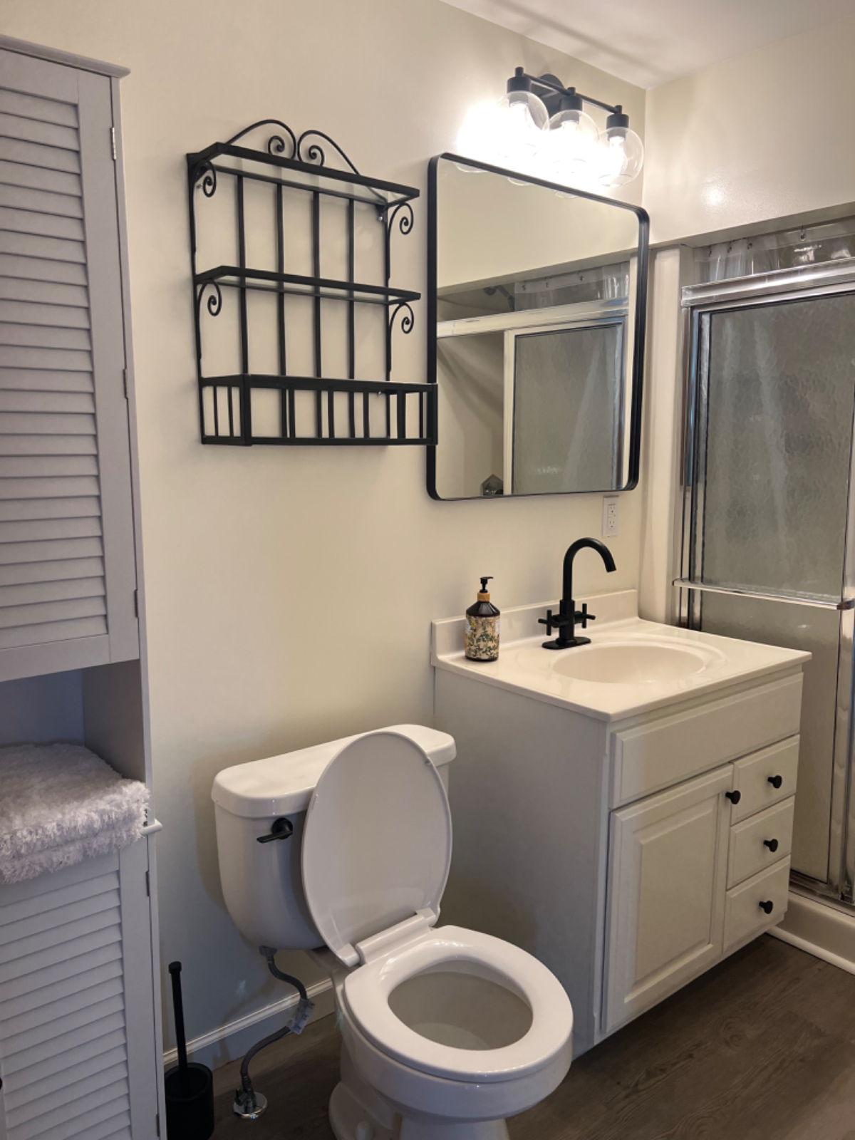 Beautiful Large One Bedroom Apartment Everything Included - Photo 4