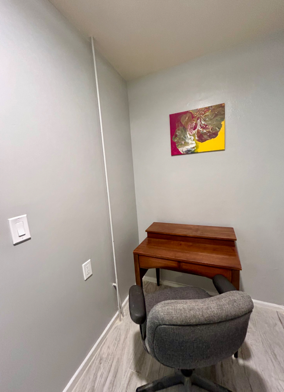 1st floor close to hospitals , bus lines , food and entertainment - Photo 2