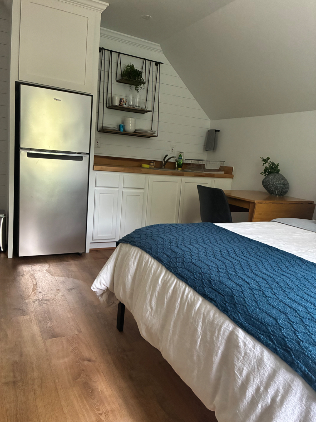 Peaceful Studio Garage Apartment - Photo 2