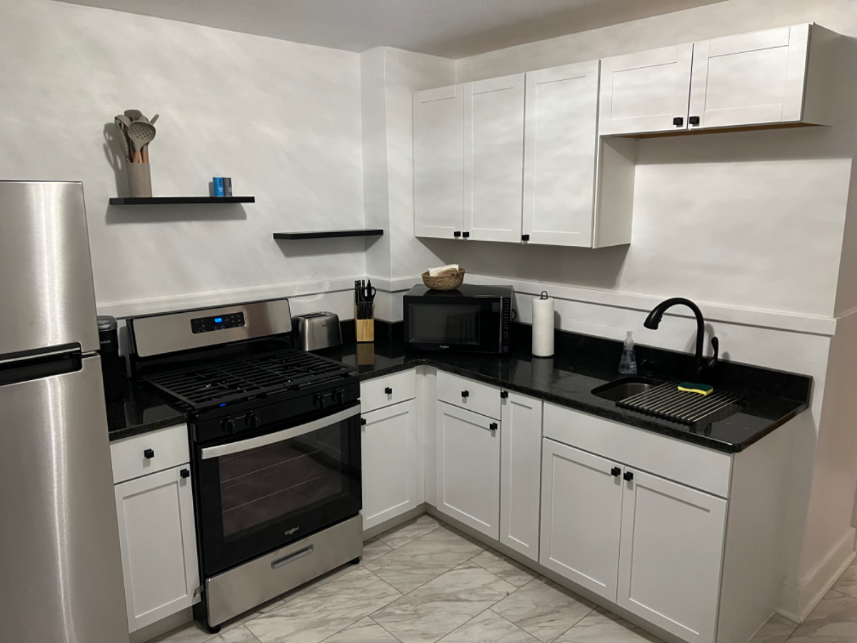 Luxury Apartment near Hospitals/hardwood/ - Photo 6