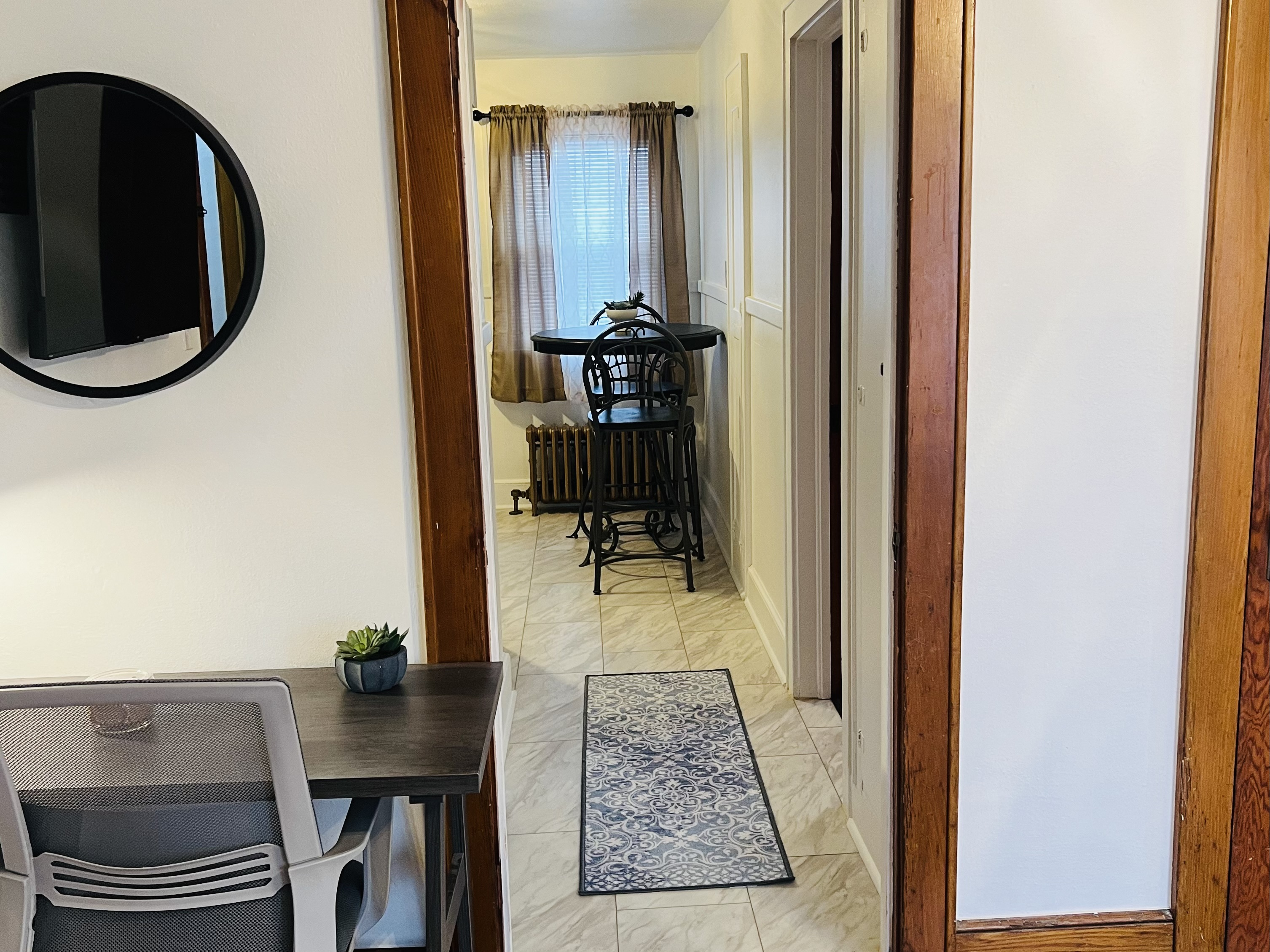 Luxury Apartment near Hospitals/hardwood/ - Photo 11