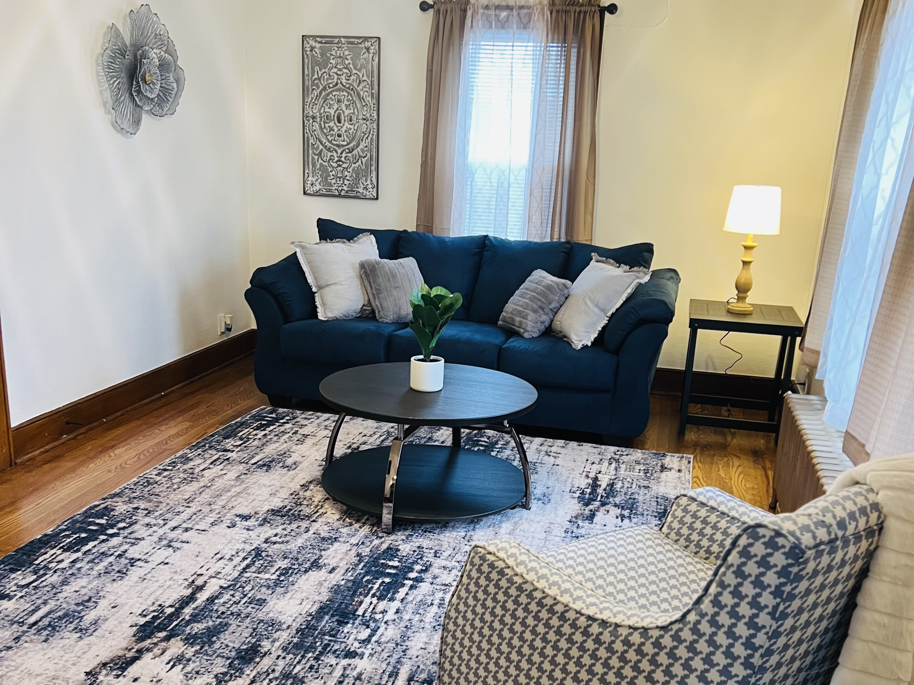 Luxury Apartment near Hospitals/hardwood/ - Photo 1